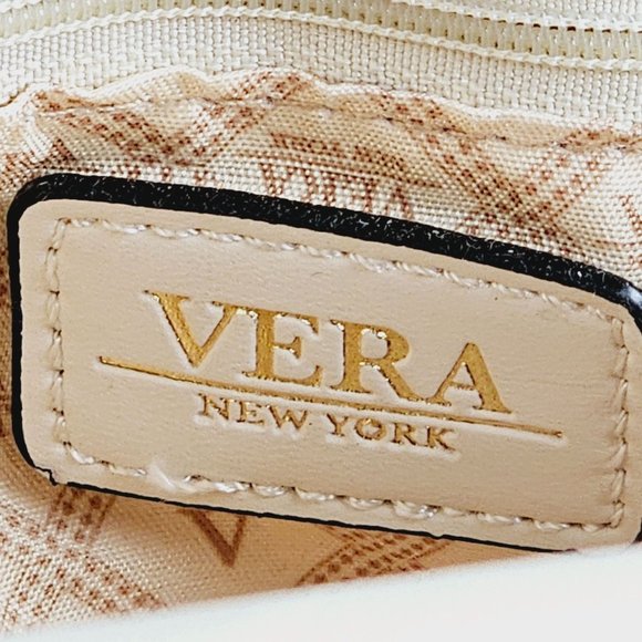 Vera New York Heather Woven Crossbody Cream in a V - Picture 11 of 12